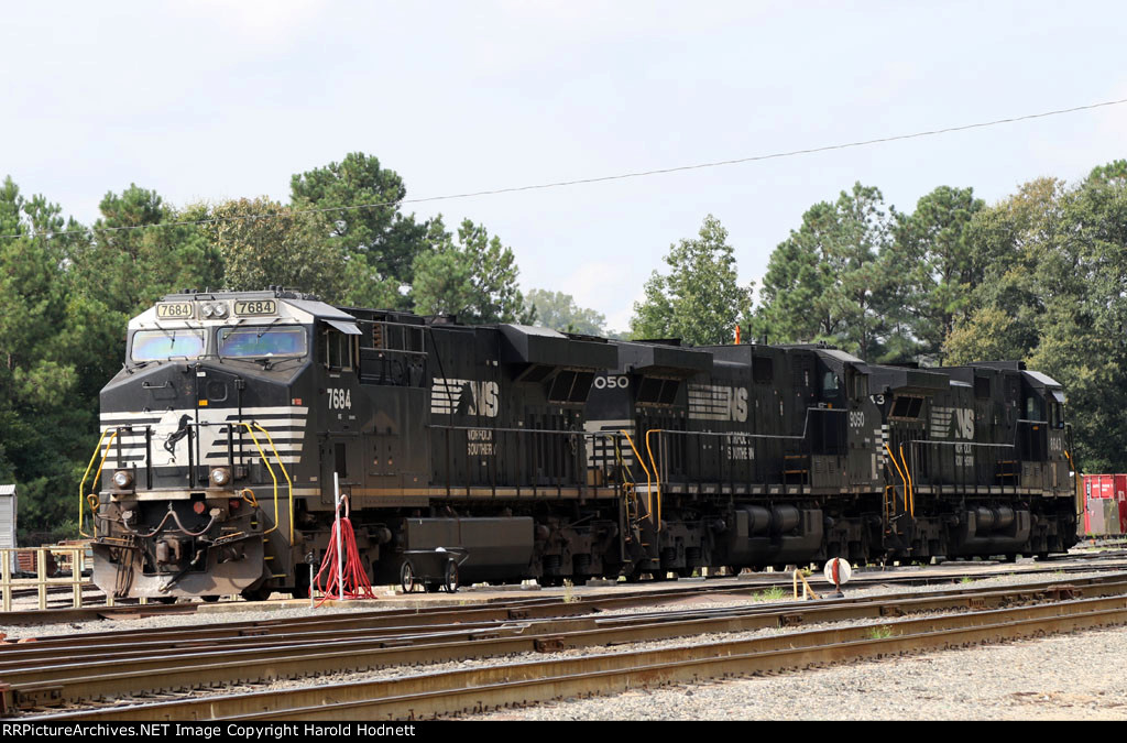 NS 7684, 8050, and 8843 sit in Glenwood Yard